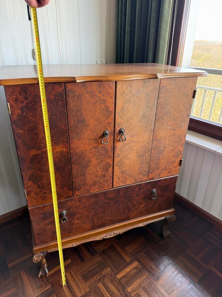 Antieke kast, tv kast, Ophalen