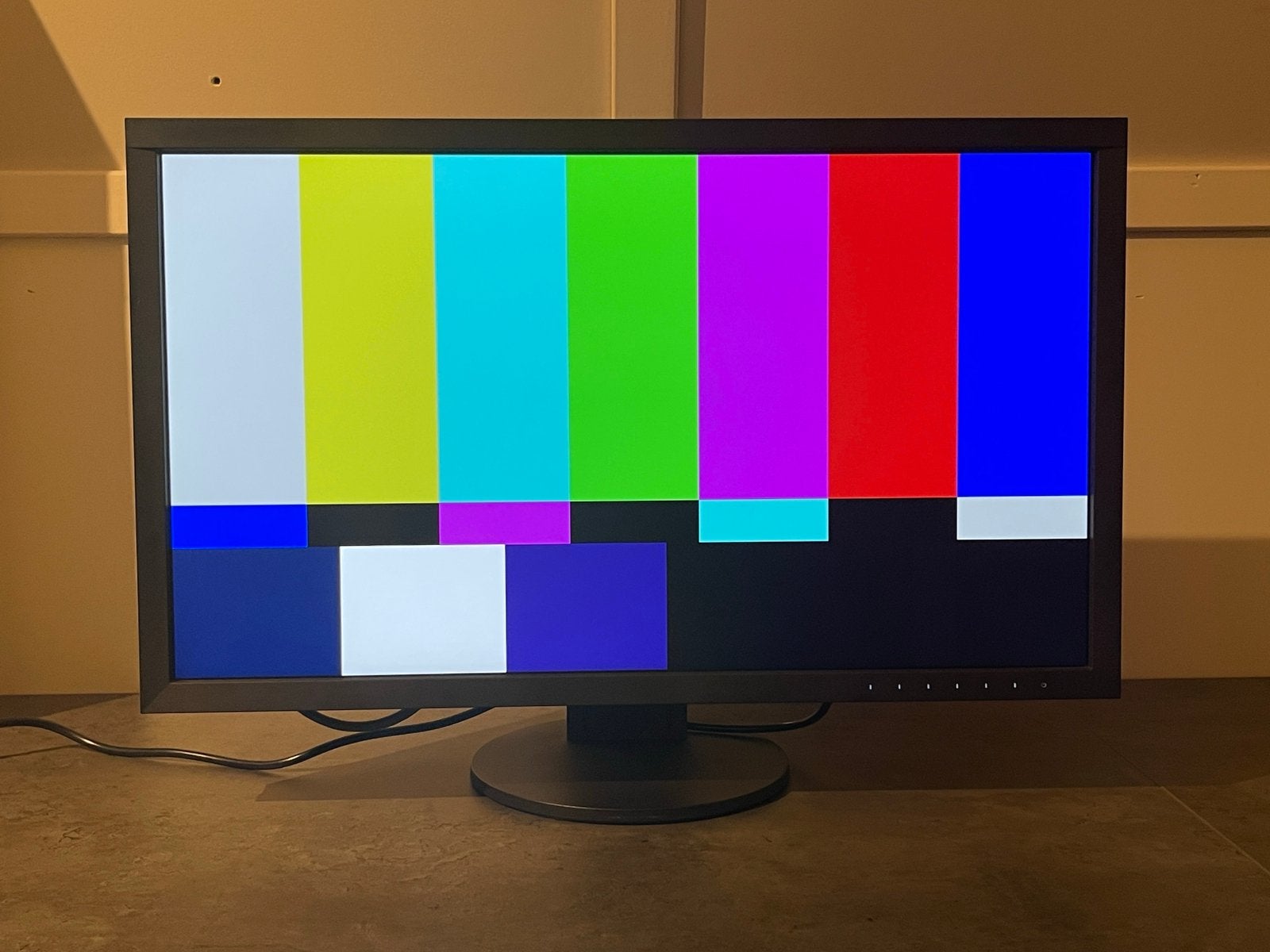 Foto 6 van EIZO ColorEdge CS2740 27 inch 4K monitor GEKALIBREERD