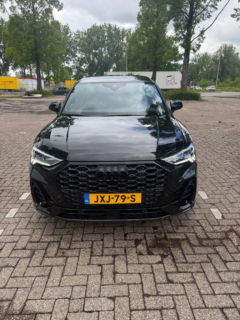 Audi Q3 35 Tfsi 150pk 2023 Zwart, 4 cilinders, Lederen bekleding, Zwart, 14 km/l