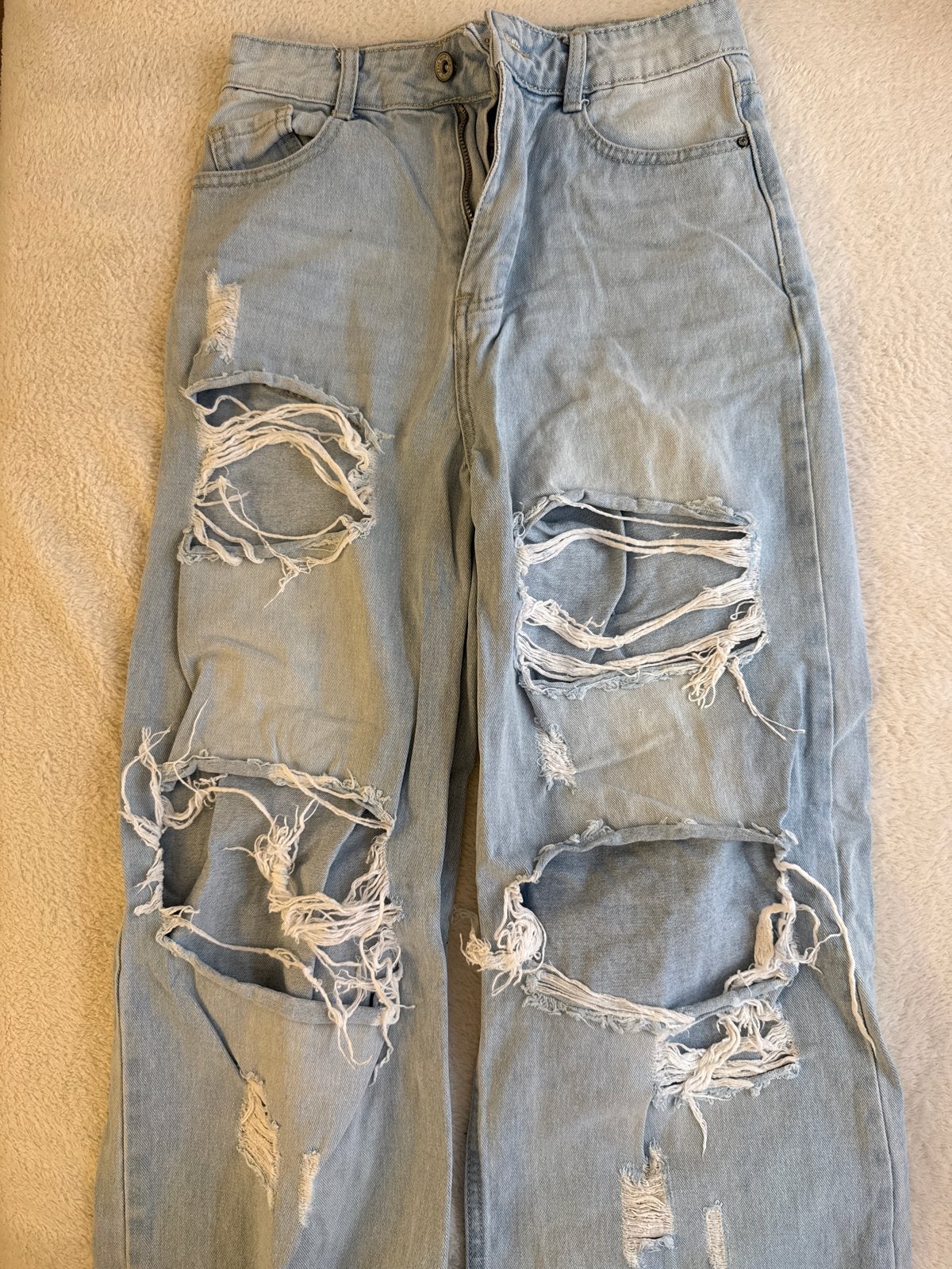 Lichtblauwe ripped jeans van Hello Miss - Maat 36, Ophalen of Verzenden, Gedragen, Blauw, W28 - W29 (confectie 36)
