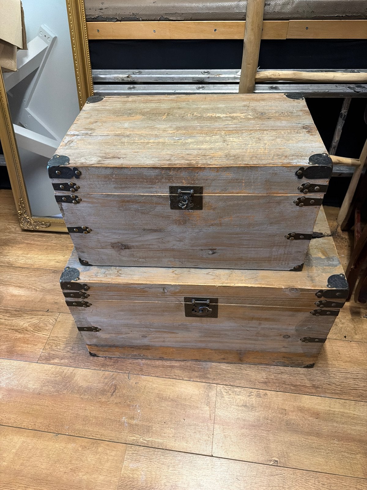 Set van 2 leuke oude kisten met gebreken, Ophalen, Gebruikt, 50 tot 100 cm, 5 – 50