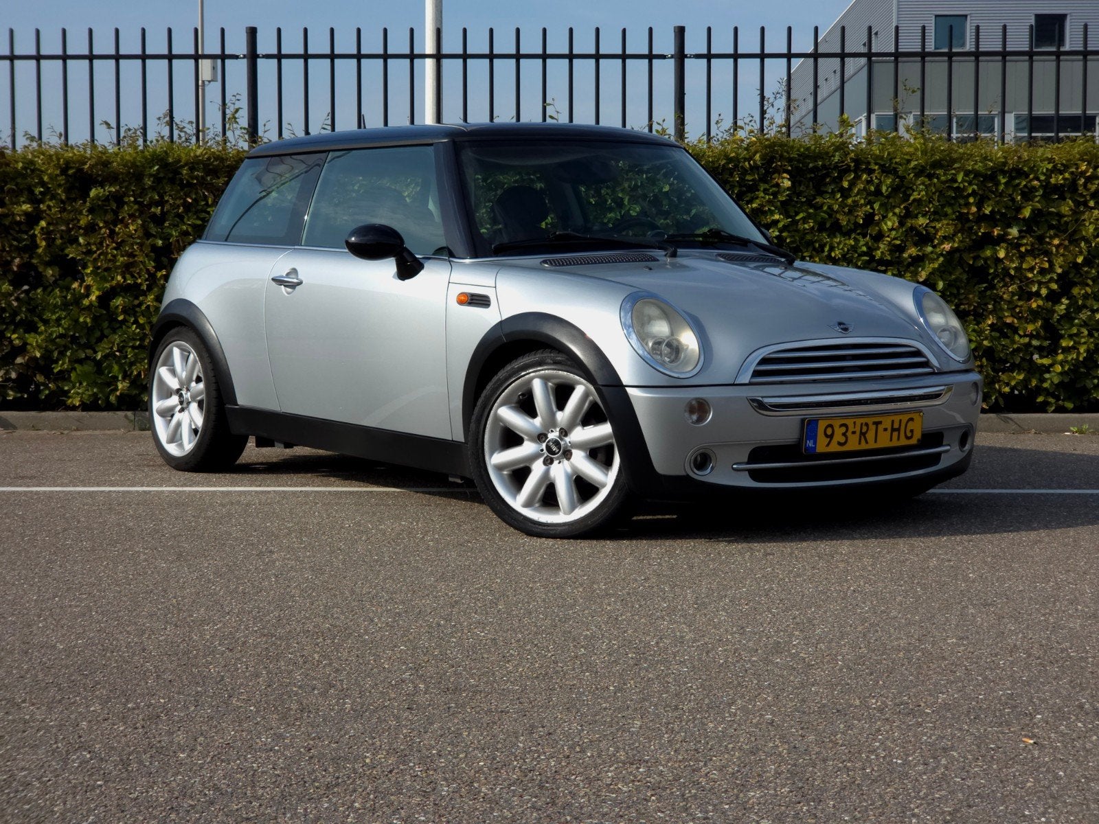 MINI COOPER PEPPER/AIRC/TREKH/ELKR RAMEN/SPIEGELS/RECENT O.H, Voorwielaandrijving, Dealer onderhouden, Zwart, 4 cilinders