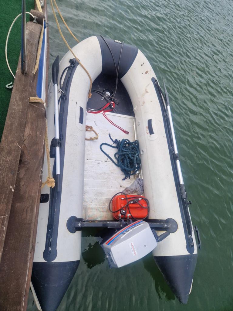 Gebruikte rubberboot met Tomos buitenboordmotor, Ophalen, Gebruikt