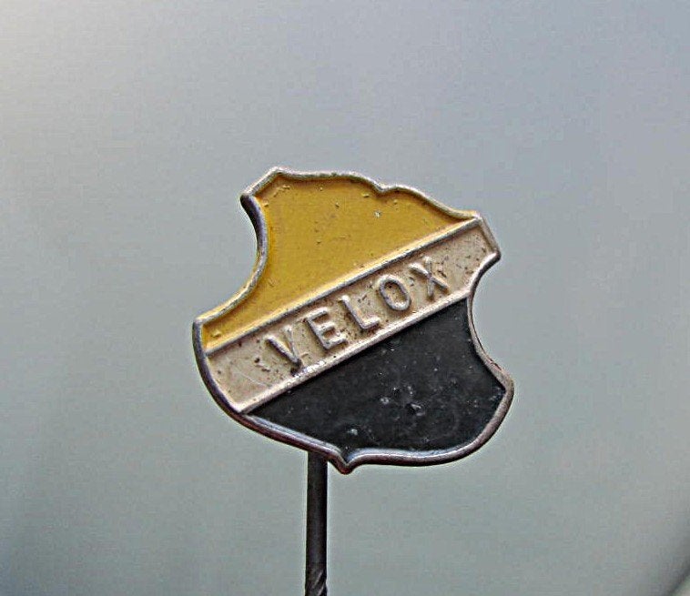 speld   VELOX  voetbalclub, Ophalen of Verzenden, Gebruikt, Sport