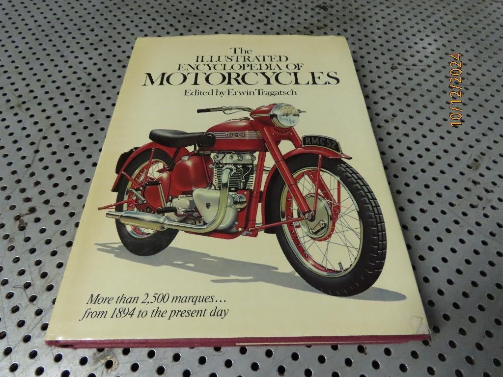 Motorcycle encyclopedia 1977 motorboek hardcover, Ophalen of Verzenden, Gelezen, Diverse auteurs, Merk of Model