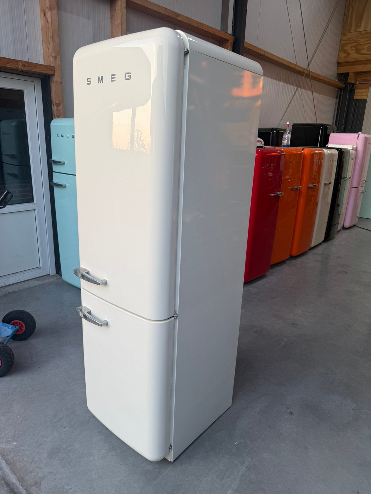 Smeg Koelkast met Vriezer - Crème - No Frost, Witgoed en Apparatuur, Koelkasten en IJskasten, 200 liter of meer, 60 cm of meer