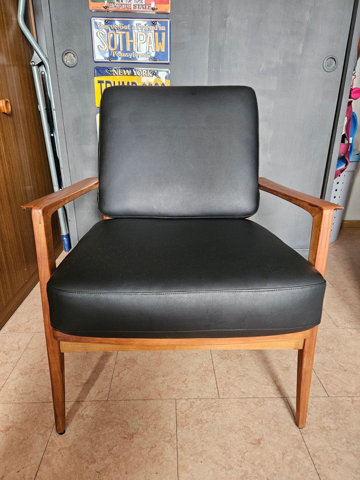 2 identieke vintage fauteuils met Sensetec lederen kussens, Ophalen, Twee, Zwart, Zo goed als nieuw