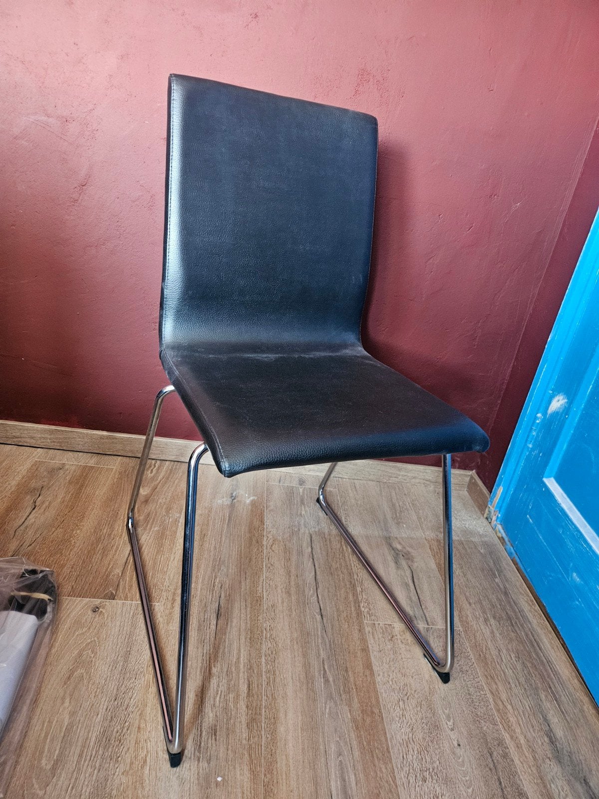 IKEA Volfgang stoel - Zwart kunstleer met chroom onderstel, Huis en Inrichting, Ophalen, Gebruikt, Zwart, Eén