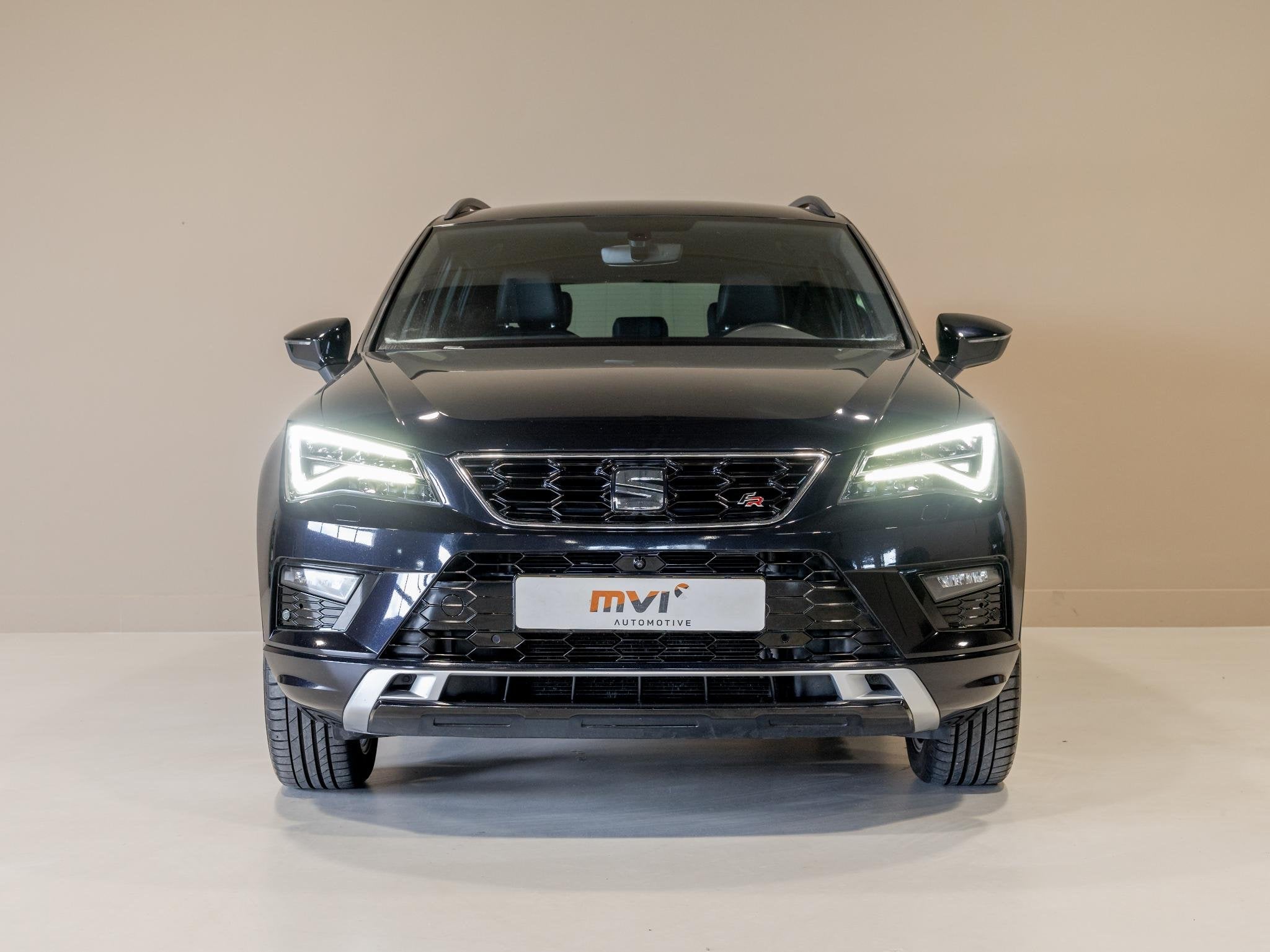 SEAT Ateca 1.5 TSI FR Business Intense 150pk / Achteruitrijc, Auto's, Seat, Voorwielaandrijving, 4 cilinders, Ateca, Zwart