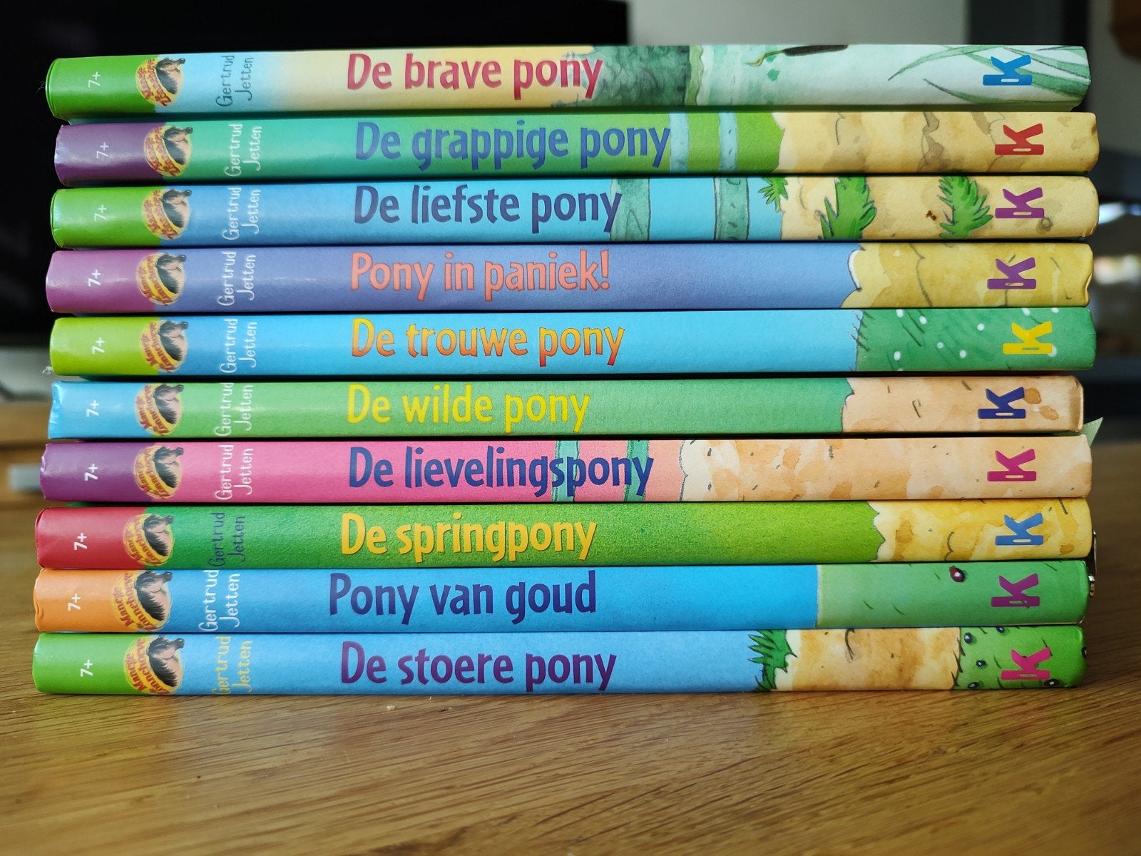 10 boeken Manege de Zonnehoeve - Zo goed als nieuw, Boeken, Ophalen, Zo goed als nieuw, Gertrud Jetten, Fictie