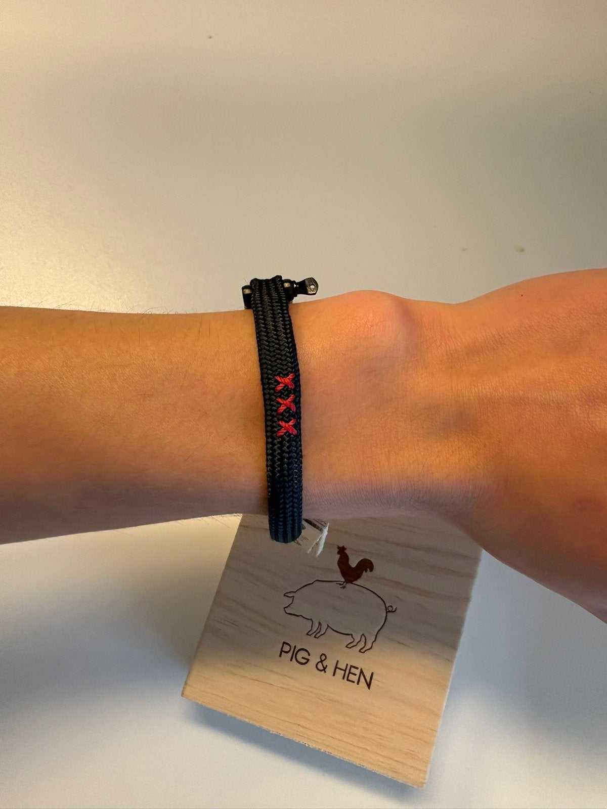 Pig & Hen armband – Amsterdam– Inclusief houten kistje, Ophalen of Verzenden, Nieuw, Zwart, Overige materialen