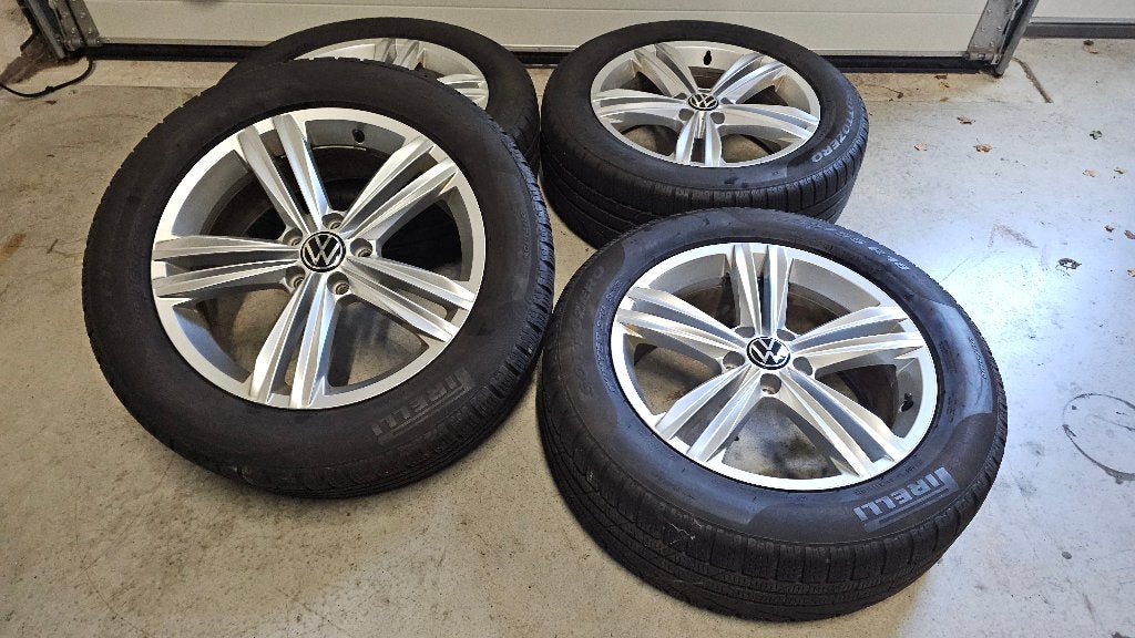 Originele VW Tiguan Sebring 18 inch 5NA601025AQ | Winterset, 18 inch, Gebruikt, Banden en Velgen, 235 mm