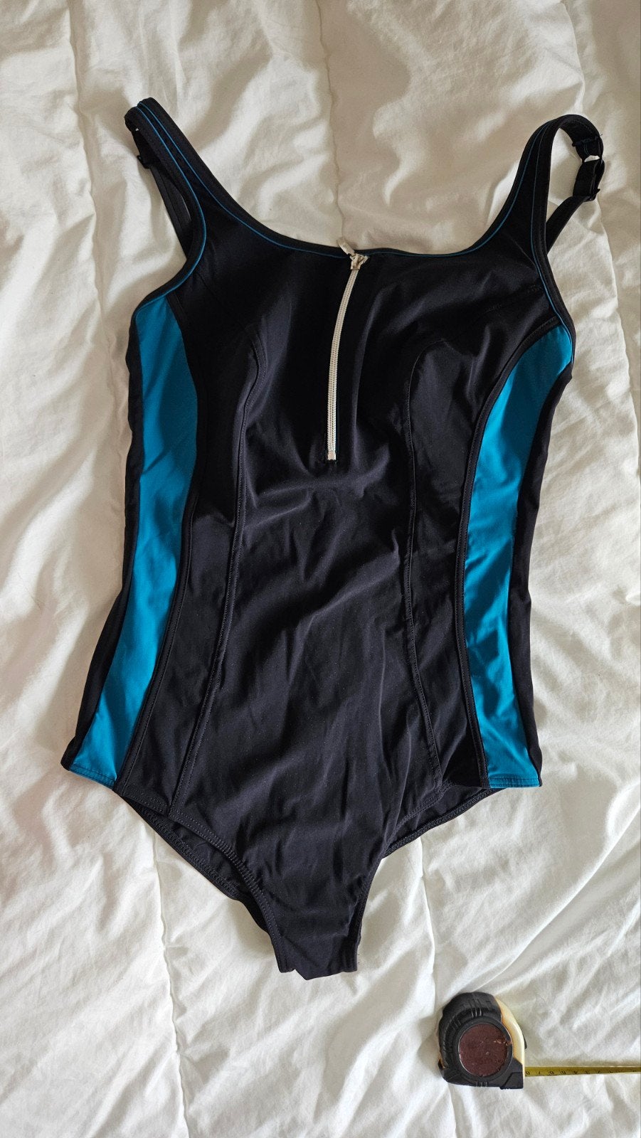 Dinkerblauw badpak met blauwe accenten en decoratieve rits, Kleding | Dames, Badmode en Zwemkleding, Zo goed als nieuw, Badpak
