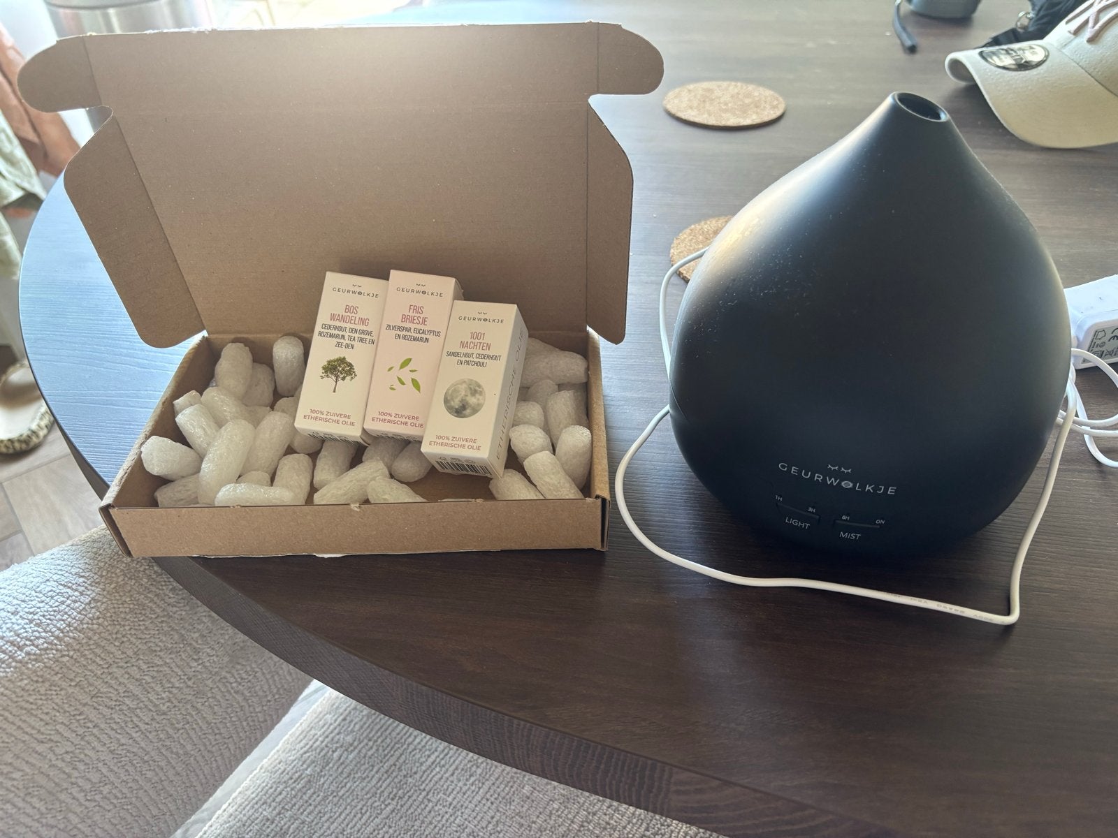 Geurwolkje diffuser met 3 nieuwe etherische oliën, Ophalen of Verzenden, Zo goed als nieuw, Zwart, Overige materialen