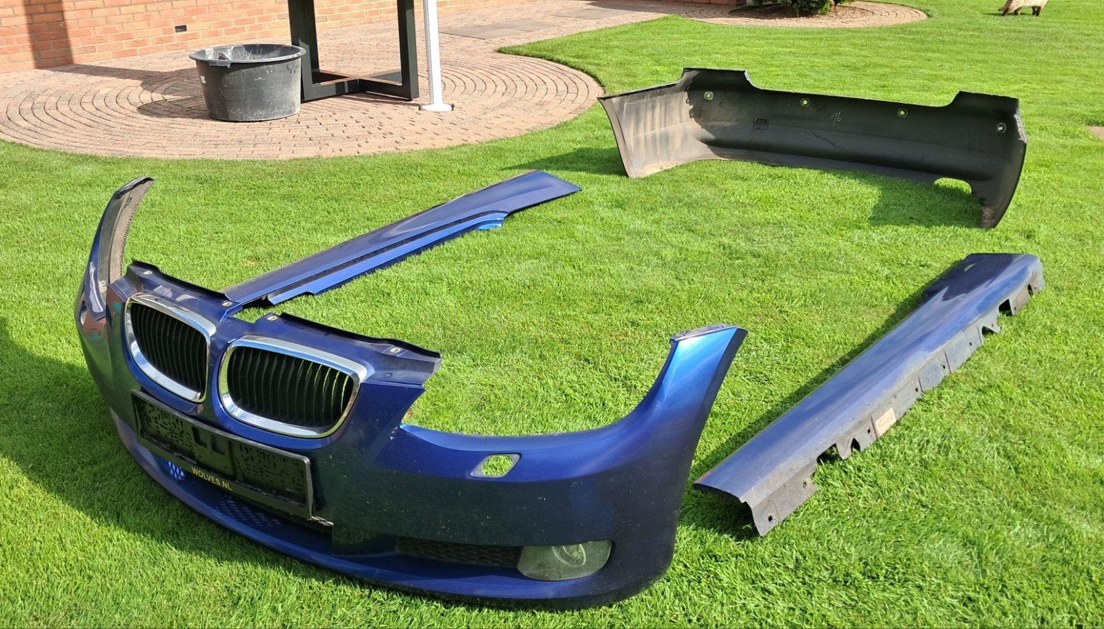 Voorbumper, achterbumper en skirts. Bmw 320i. E92. 2009., Ophalen, Gebruikt, Voor, Bumper