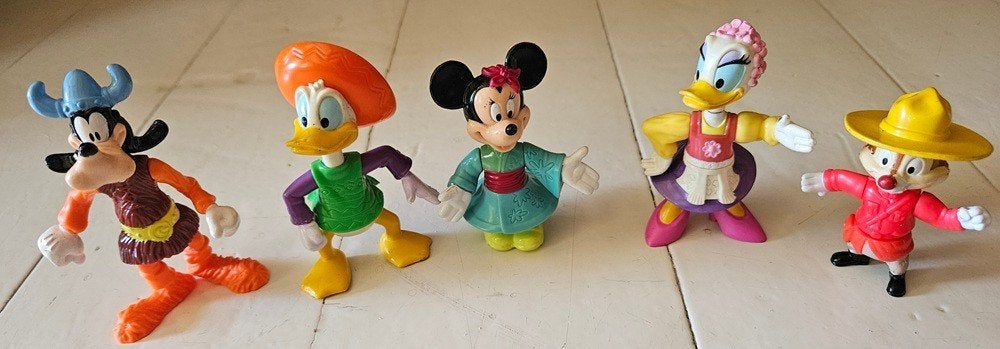 5 Disney figuren Epcot Center, Ophalen of Verzenden, Overige figuren, Zo goed als nieuw, Beeldje of Figuurtje