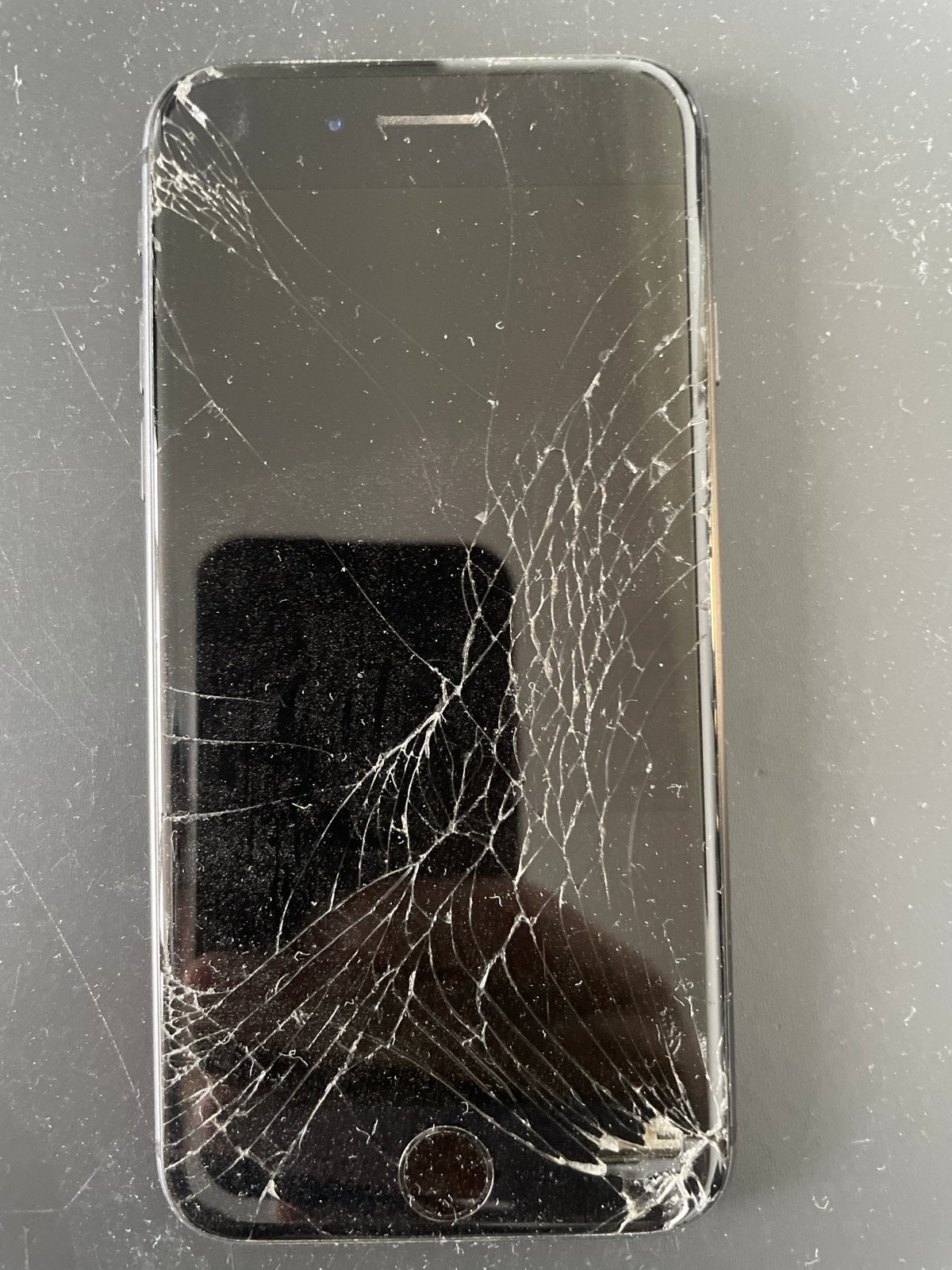 iPhone 8 Zwart (Niet werkend) + Gebarsten scherm, Zwart, 32 GB, Ophalen of Verzenden, Niet werkend