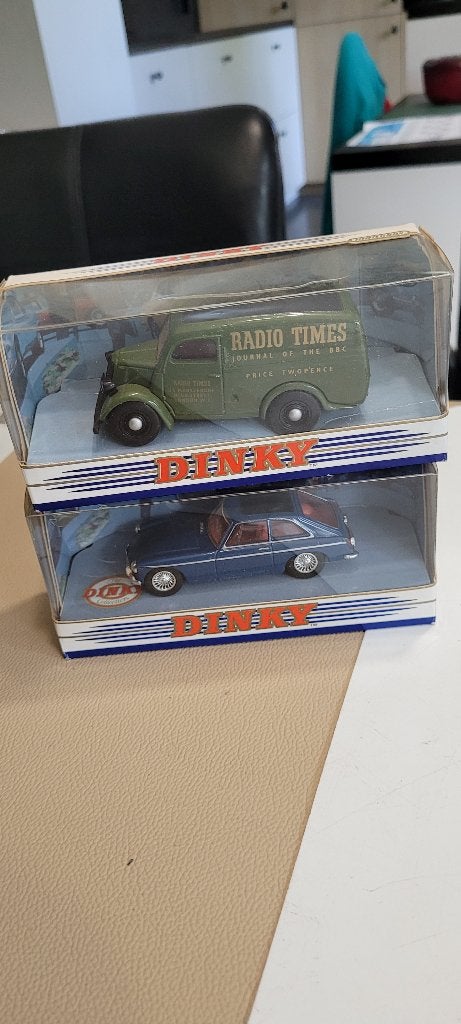 2 oude dinky auto's (5iv287/20-2), Overige merken, Gebruikt, 1:50 of kleiner, Auto