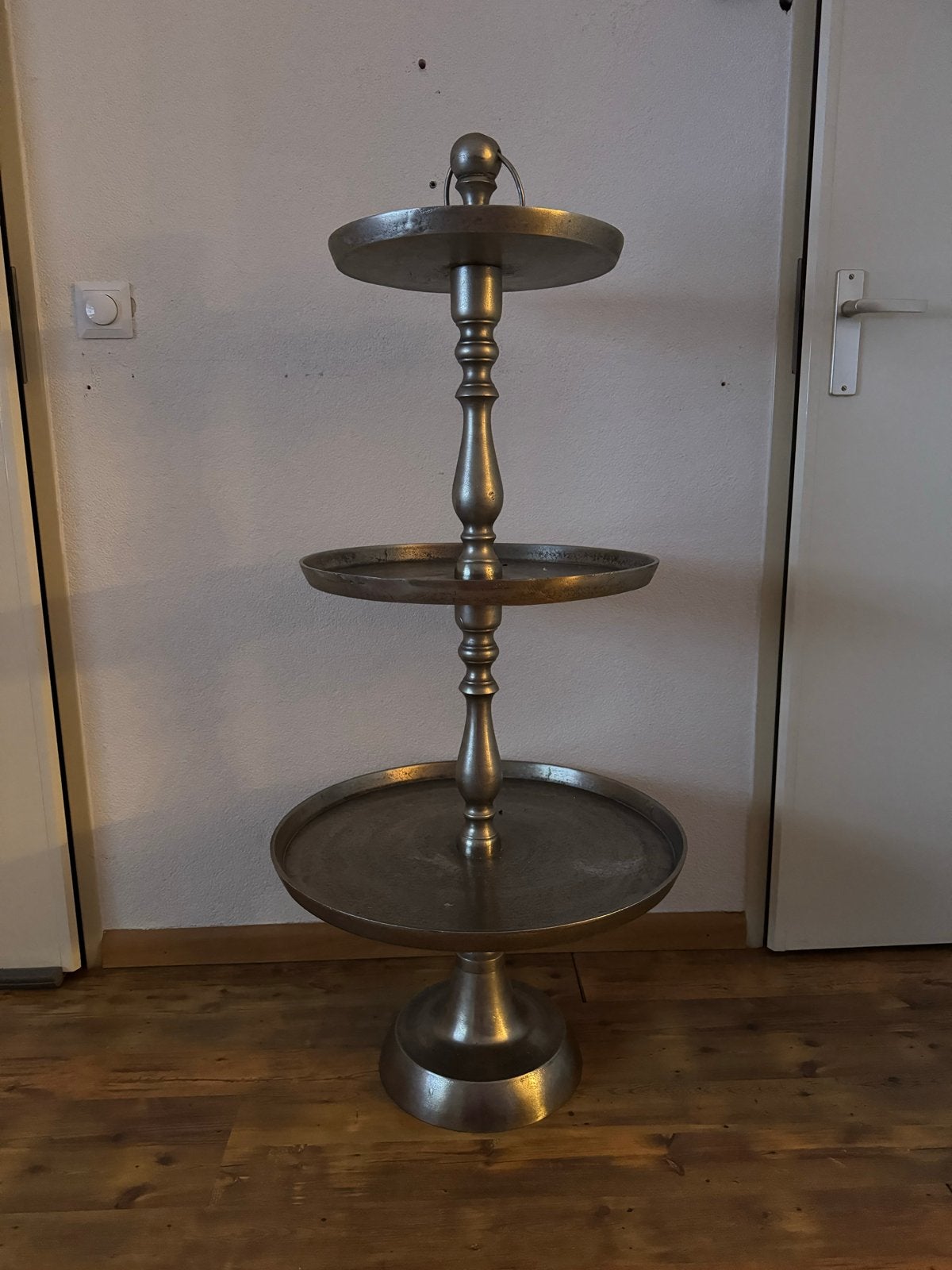 Hoge ruwe nikkel etagère - Decoratieve standaard, Huis en Inrichting, Ophalen, Gebruikt, Etagère, Metaal