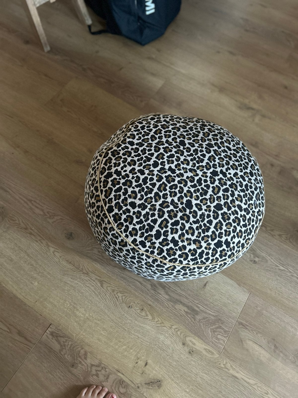 Sissy-Boy poef met luipaardprint, Huis en Inrichting, Banken | Voetenbanken en Poefen, Ophalen, Minder dan 50 cm, Rond, Zo goed als nieuw