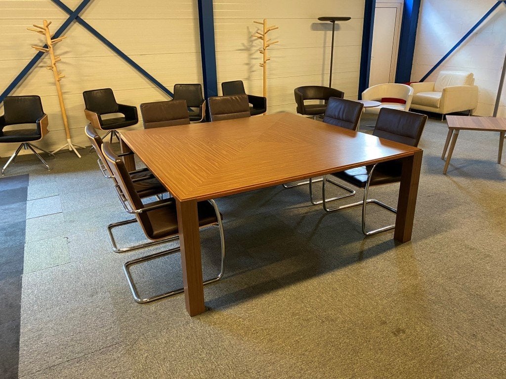 Vergadertafel Castelijn, donker eiken, 180 x 180 cm., Ophalen, Gebruikt