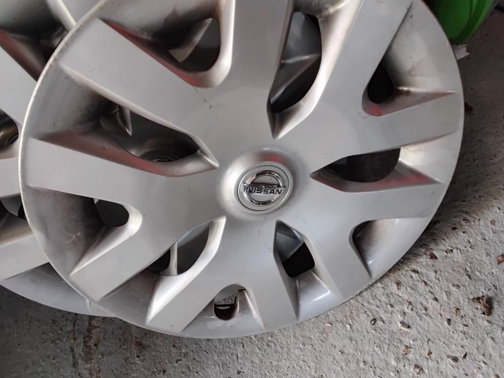 4 originele Nissan wieldoppen voor 16 inch wielen., Gebruikt, 16 inch, 205 mm, Winterbanden