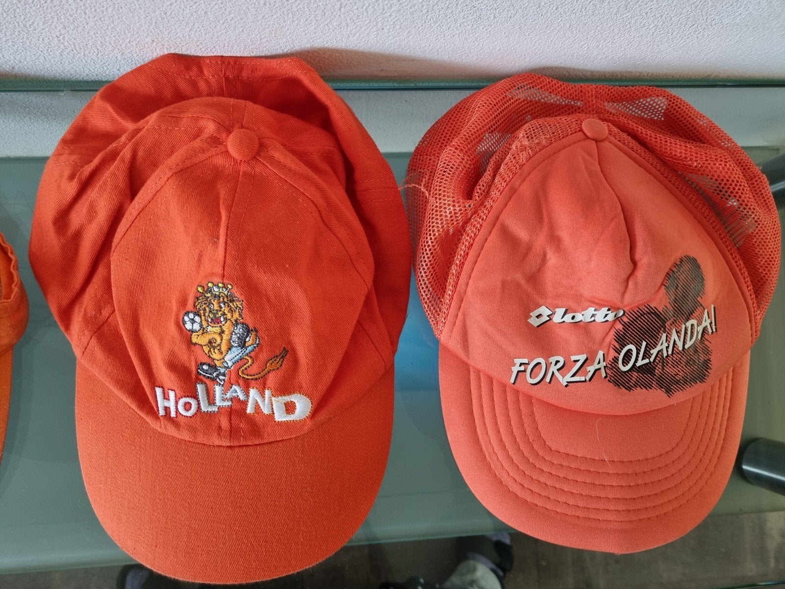 Orig,2x,ORANJE HOLLAND/FORZA OLANDA CAPS/PETTEN, Inwst! a..., Ophalen of Verzenden, Zo goed als nieuw, Overige binnenlandse clubs