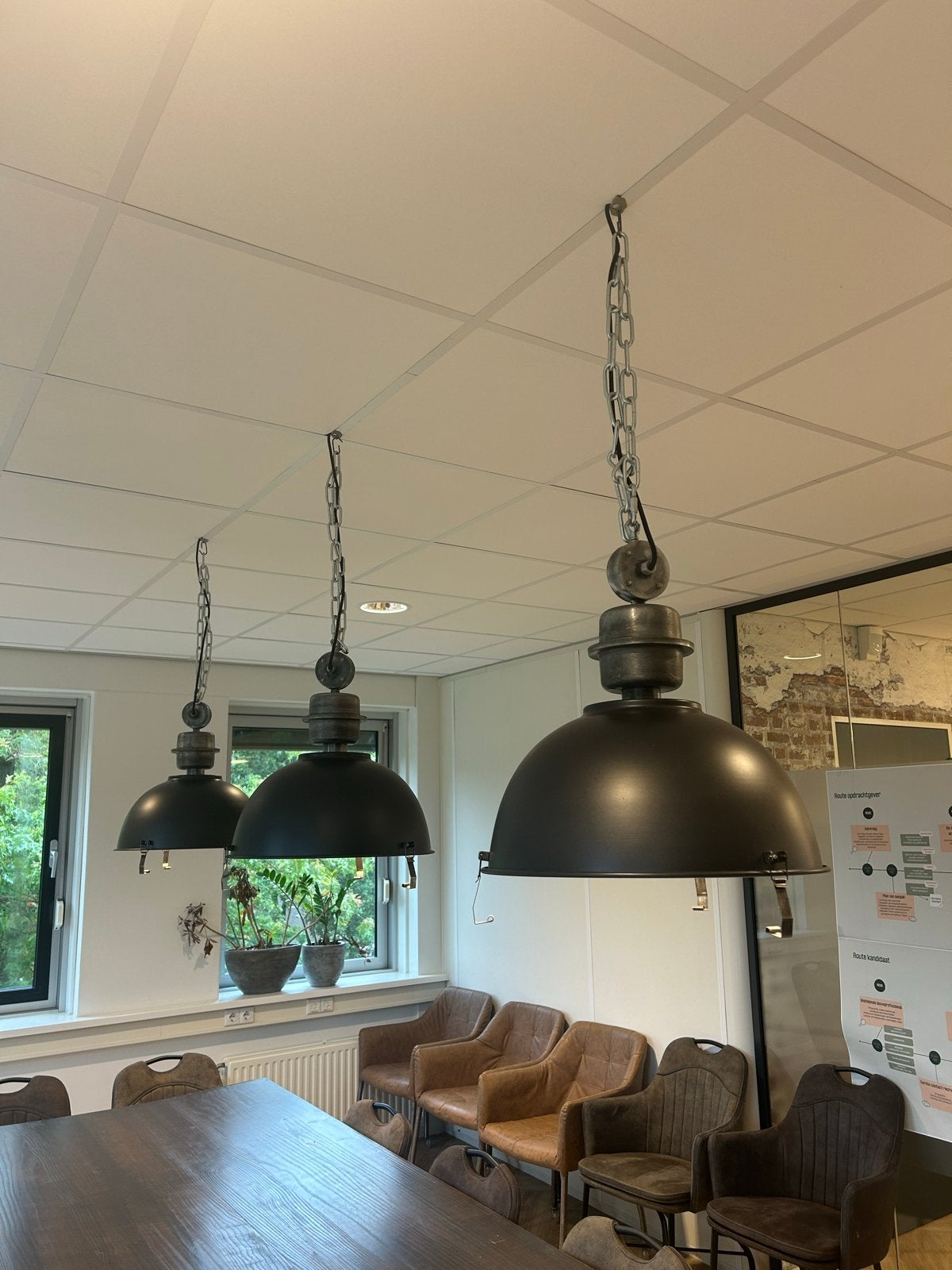 Foto 3 van Set van 6 Industriële Hanglampen - Zwart Metaal