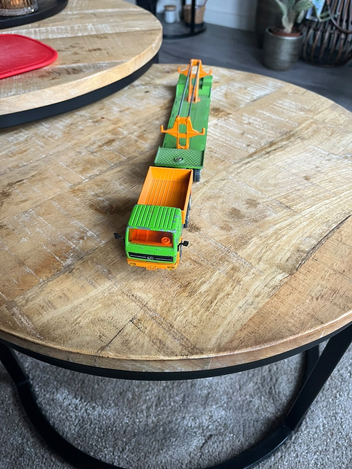 Siku Mercedes-Benz 2232 Vrachtwagen met Oplegger 1:55/1:64, Ophalen of Verzenden, Gebruikt
