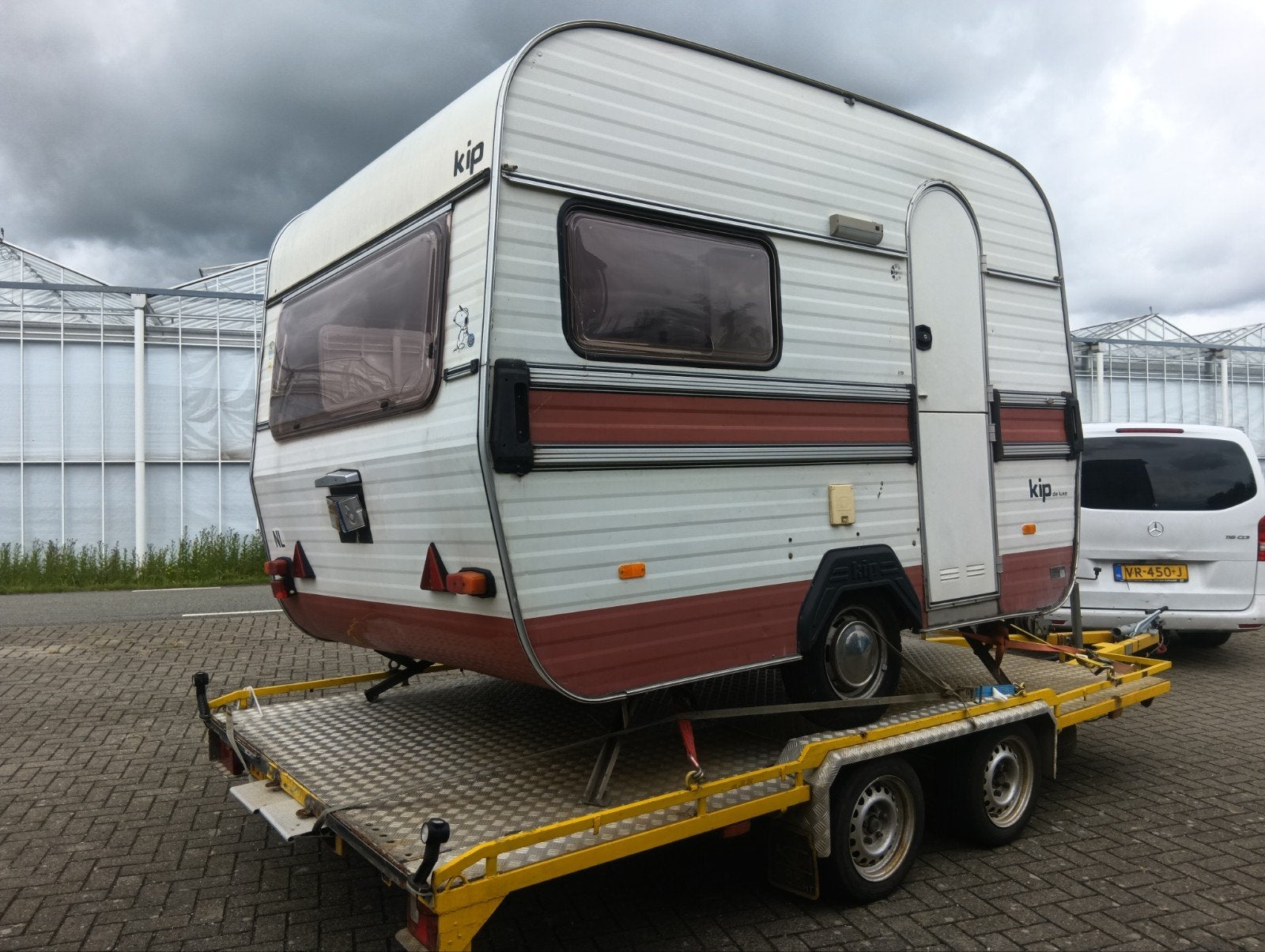 Oude kip caravan voor in de tuin of demontage, Vast bed, Kleine zit, Tot en met 3, 500 - 750 kg