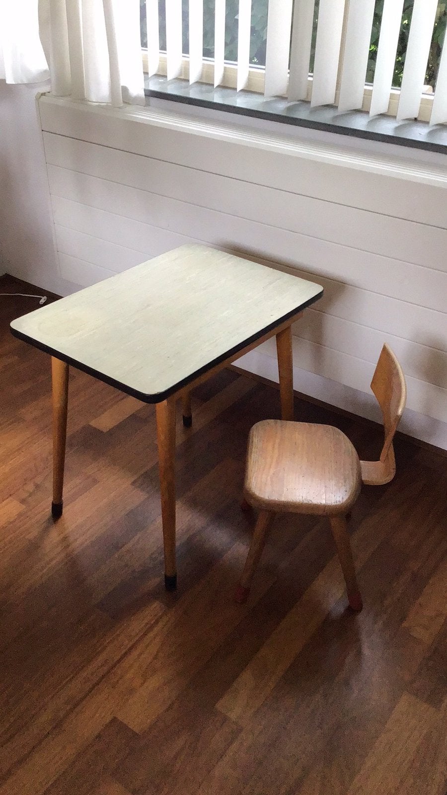 Vintage kleutertafel en stoeltje, Kinderen en Baby's, Kinderkamer | Tafels en Stoelen, Ophalen, Gebruikt, Tafel(s) en Stoel(en)