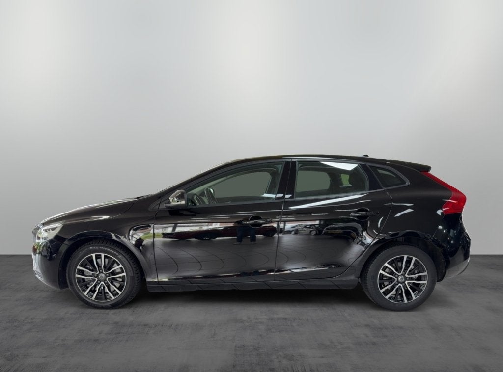 Volvo V40 1.5 T2 Nordic+ Automaat Trekhaak (bj 2017), Auto's, Volvo, 12 maanden, Euro 6, 4 cilinders, Leder en Stof