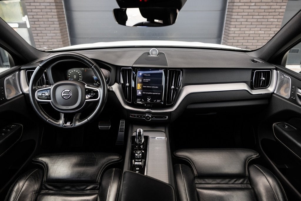 Volvo XC60 2.0 T8 AWD R-Design | B&W | 360 Cam | Stoelventil, Auto's, 12 maanden, Gebruikt, Wit, Bedrijf