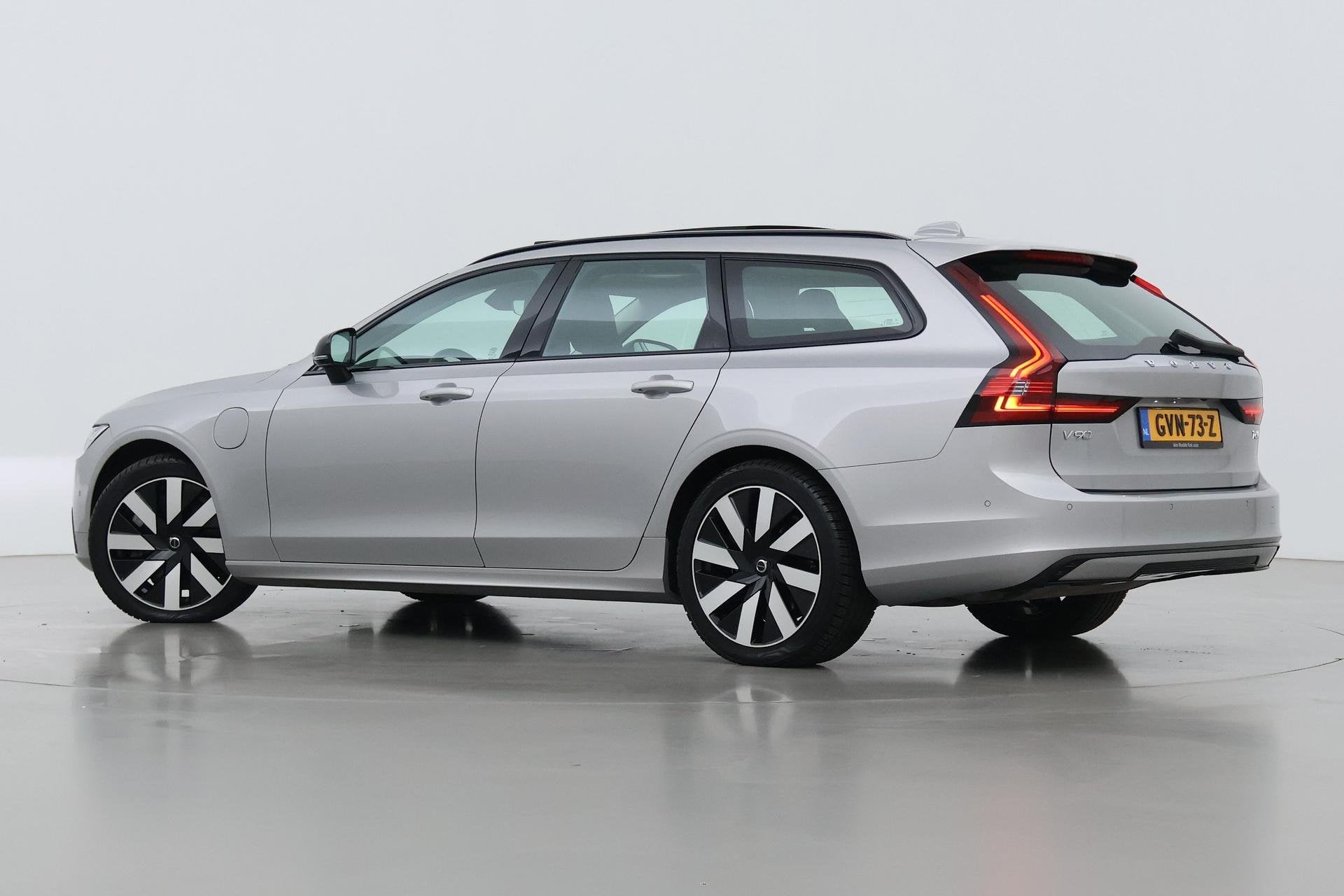 Volvo V90 T6 Ultra Dark | Panoramadak | Trekhaak | 360-camer, Automaat, Euro 6, 4 cilinders, 1969 cc