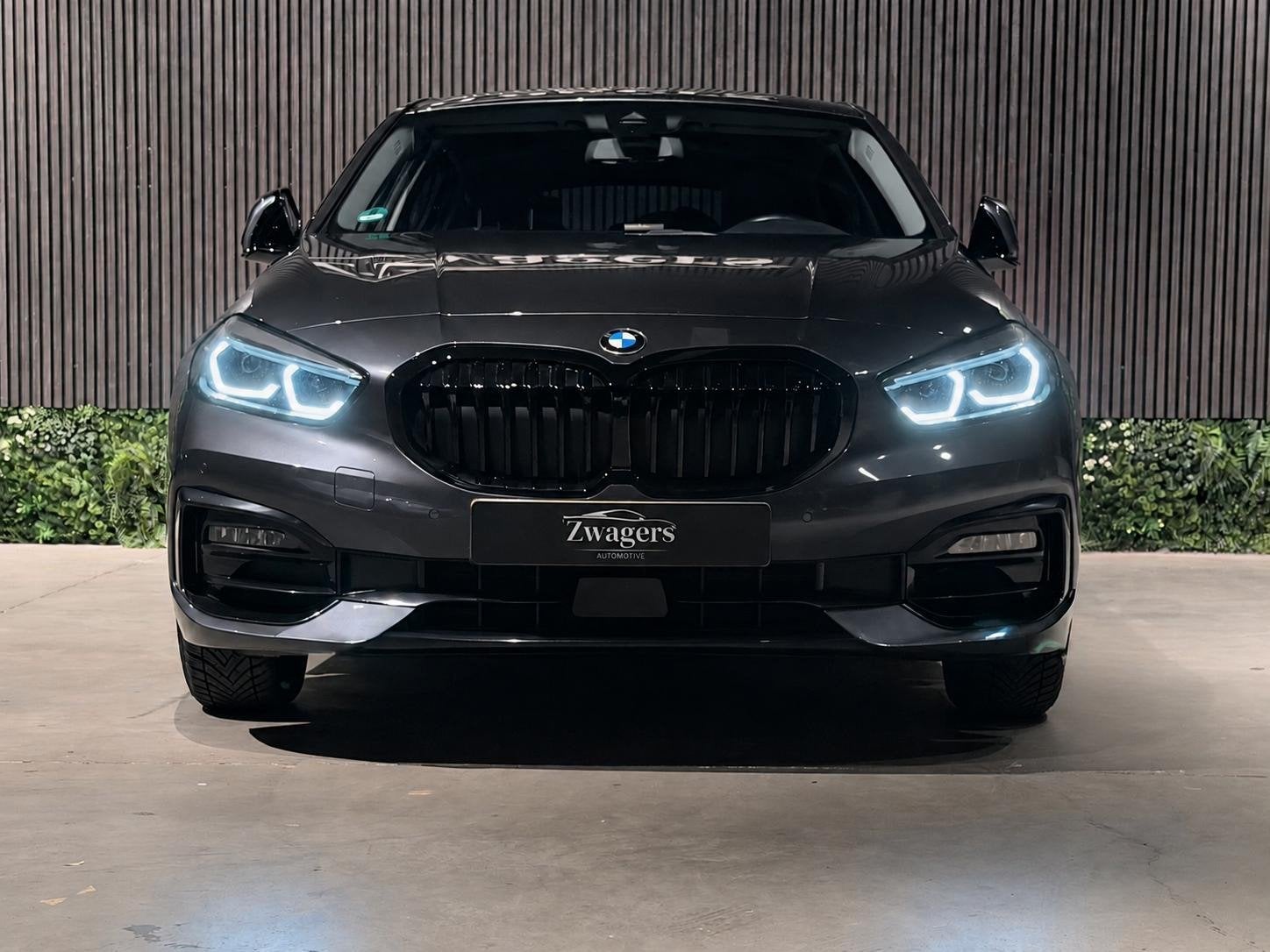 BMW 1-serie 118i High Executive Edition | Sportline | Leder, Auto's, BMW, Dealer onderhouden, Gebruikt, Met garantie (alle), Bedrijf