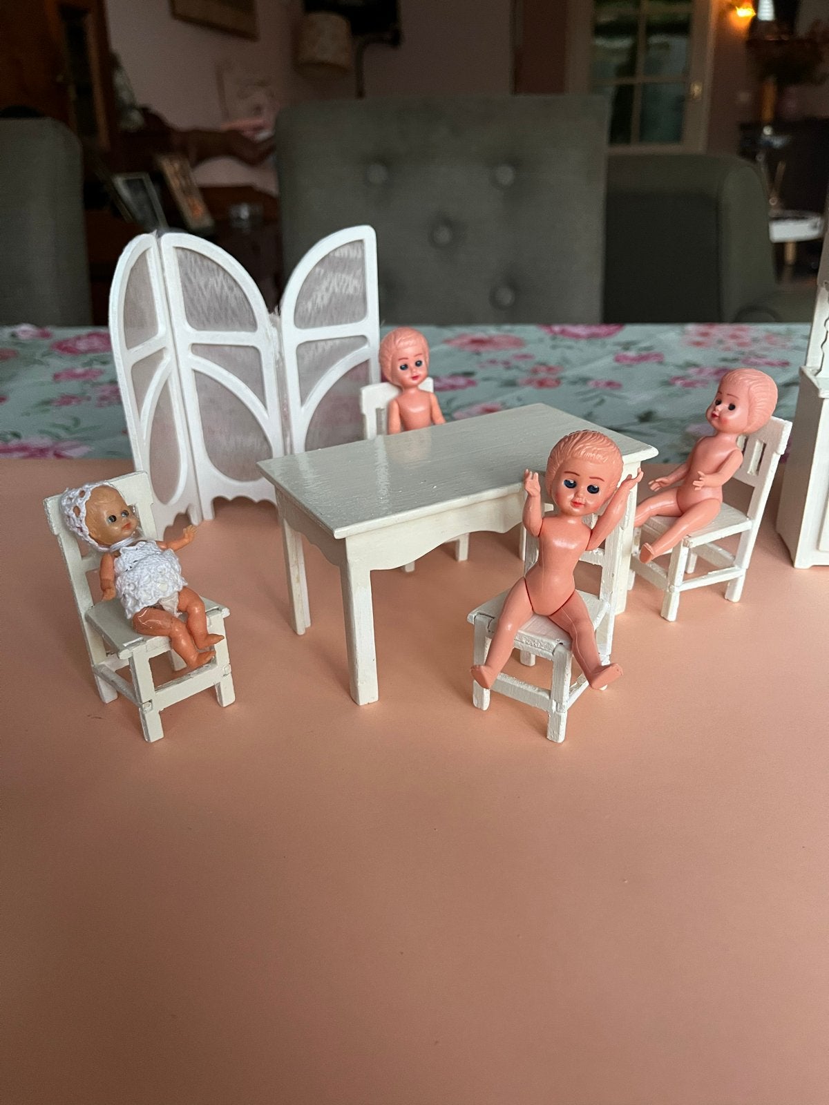 Poppenhuis meubels en poppetjes - Complete set, Ophalen of Verzenden, Gebruikt, Overige typen