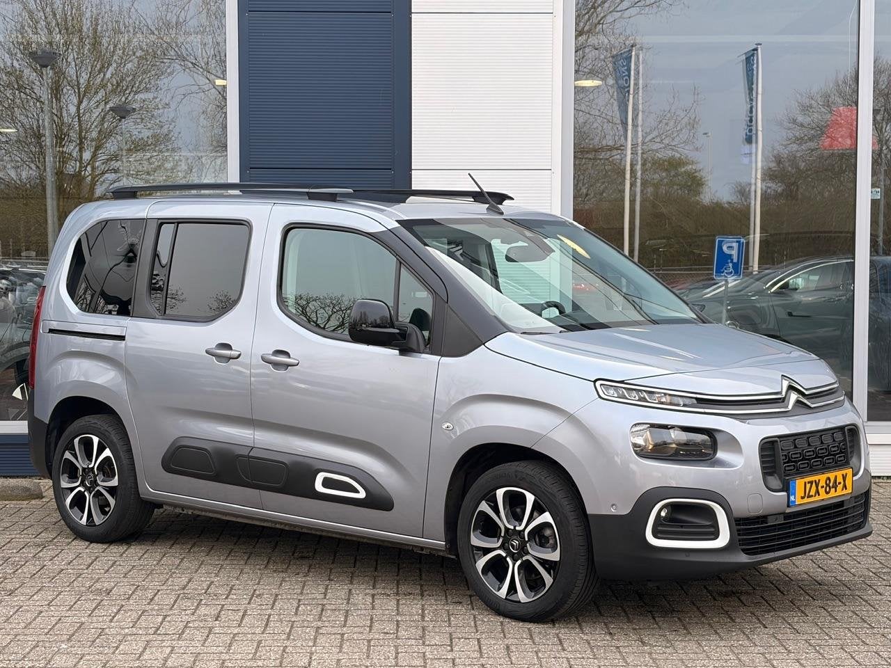 Citroën Berlingo 1.2 Shine 130pk Automaat | Navigatie | Cru, Auto's, Citroën, Stof, Gebruikt, 1199 cc, 14 km/l
