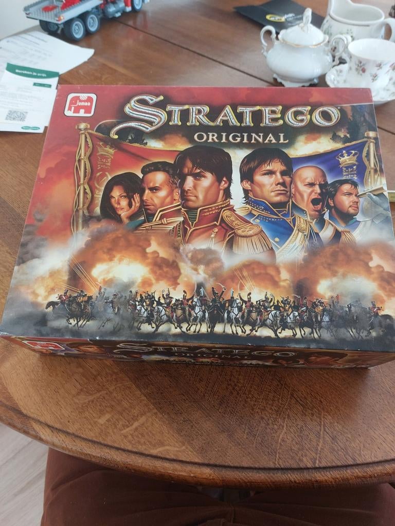 STRATEGO ORIGINAL. MET SPELERS FOTO STICKERS, Hobby en Vrije tijd, Gezelschapsspellen | Bordspellen, Verzenden