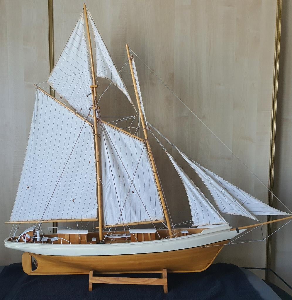 Zeilboot ( hoog 110 cm/ Lang 100 cm en diep 18 cm), Ophalen, Zo goed als nieuw