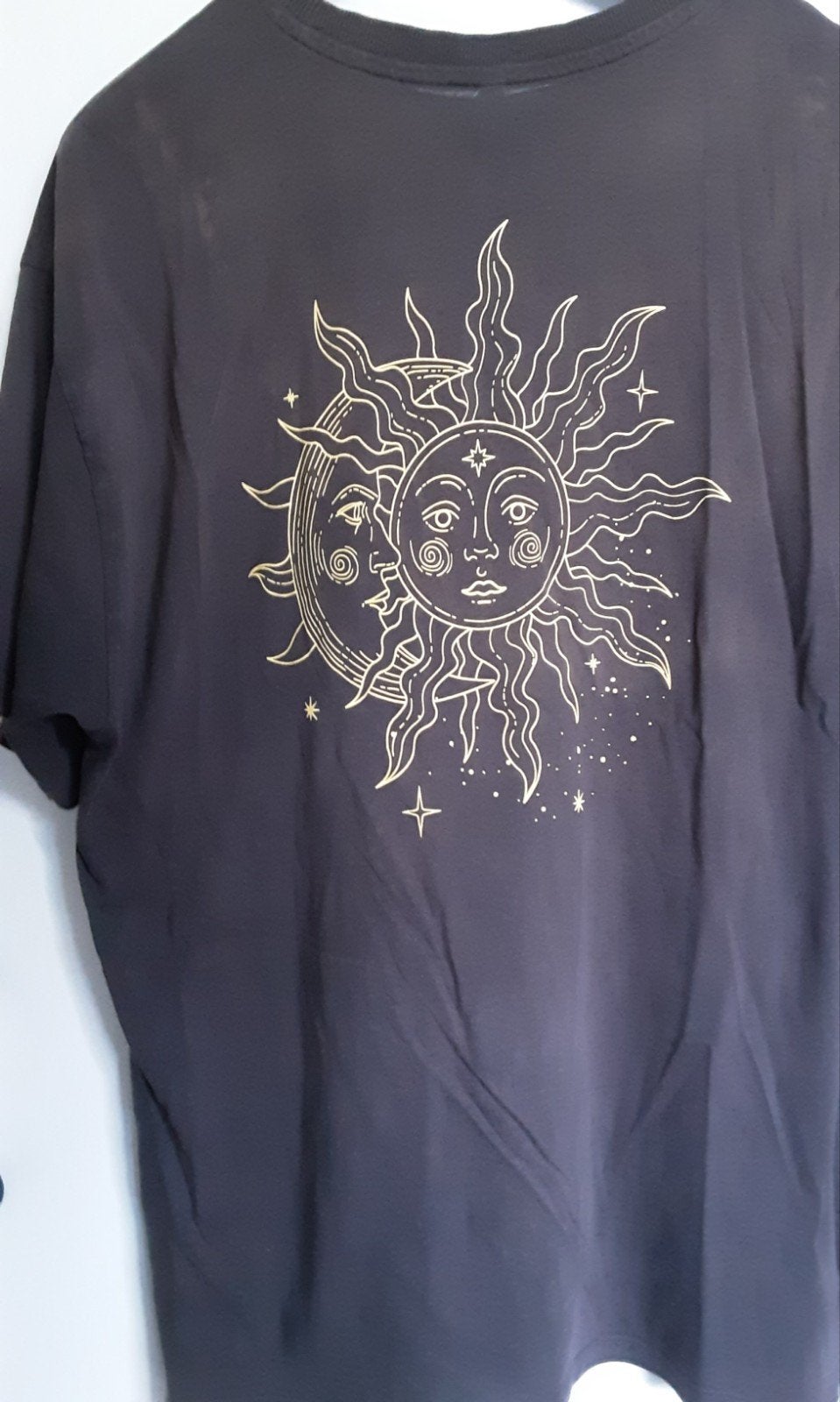 T-shirt met zon en maan print. mystiek - astrologisch, Kleding | Dames, Maat 38/40 (M), Only, Bruin, Ophalen of Verzenden