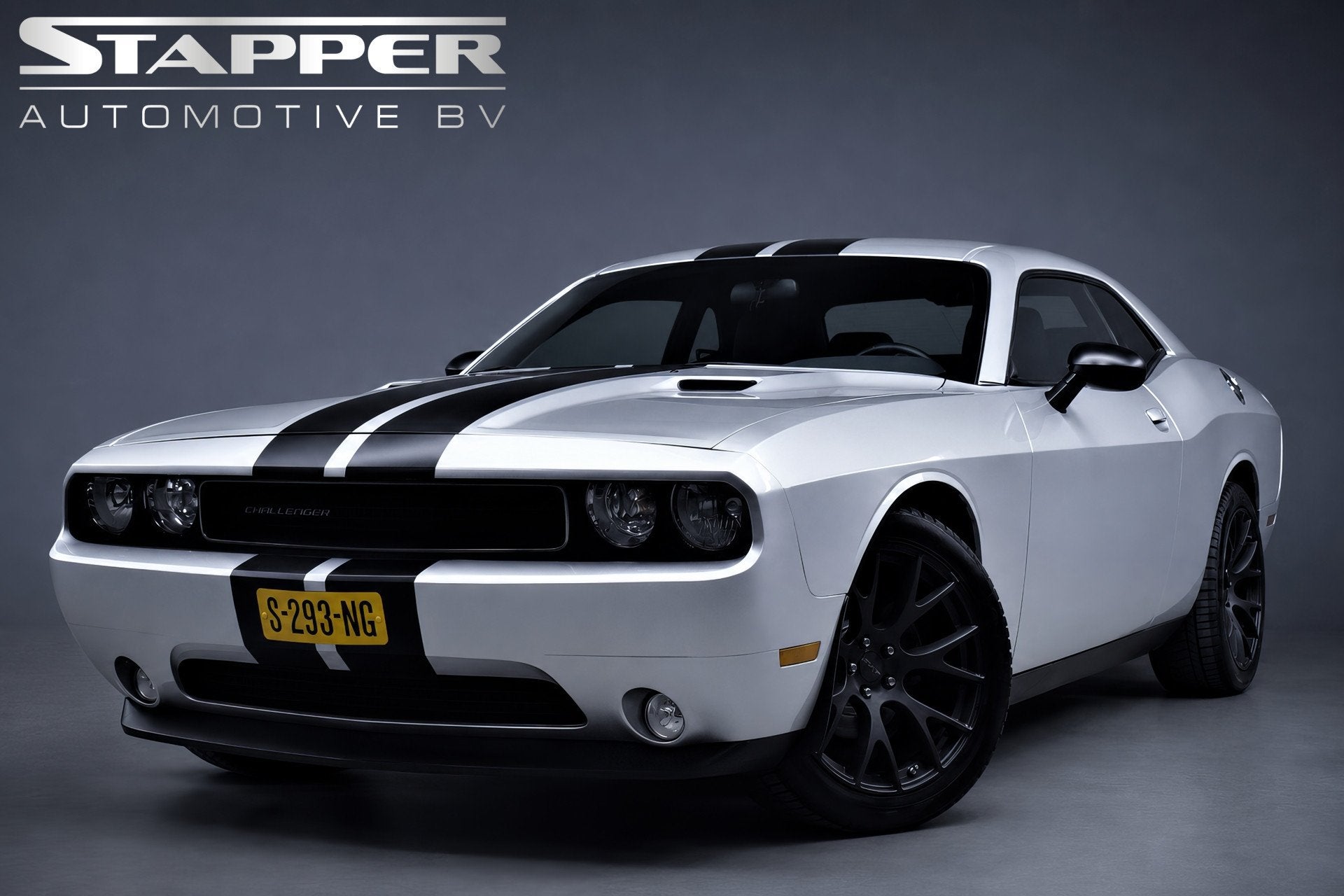 Dodge Challenger 3.6 V6 305pk Automaat Carplay/Camera/Kleppe, Auto's, Dodge, Euro 5, Stof, Gebruikt, Zwart