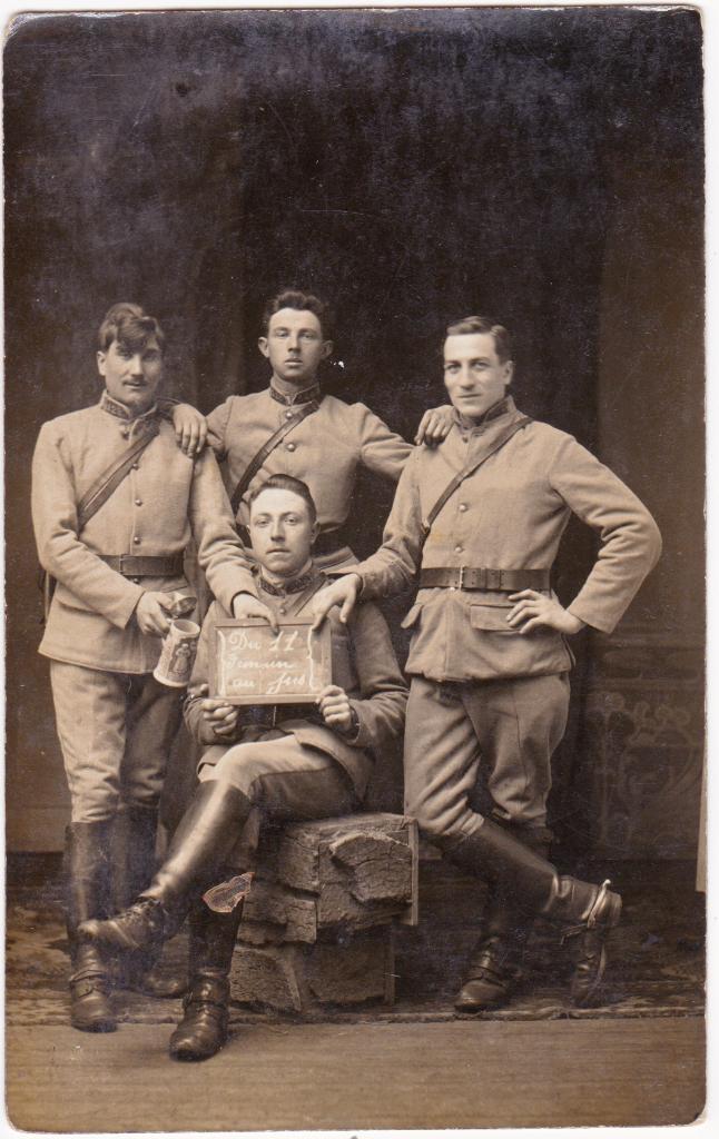 Fotokaart WOI Frankrijk - Franse Soldaten met Krijtbord, Verzamelen, Militaria | Algemeen, Verzenden, Landmacht, Overige gebieden