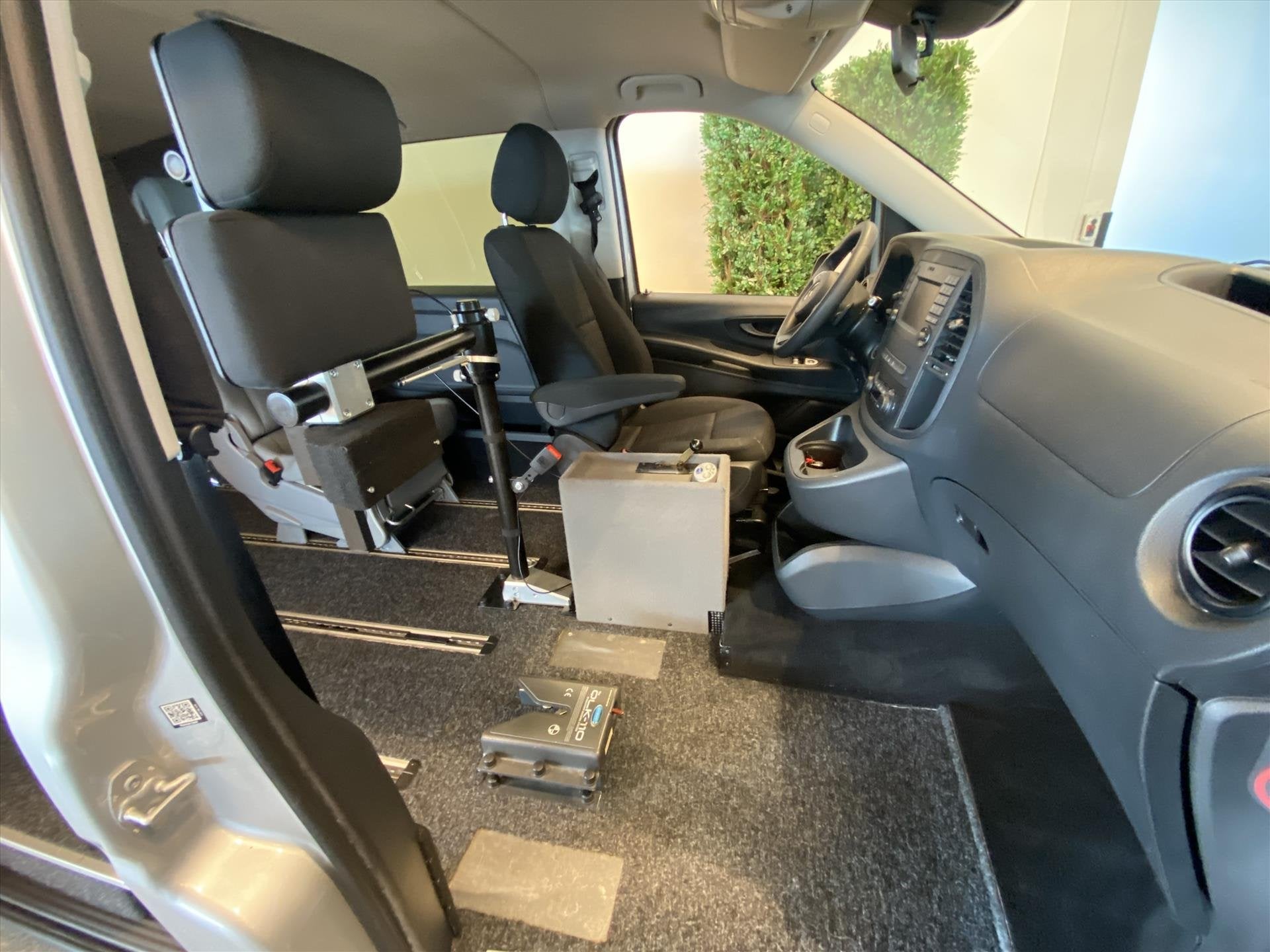 Mercedes-Benz Vito L2H1 Rolstoelbus Automaat Rolstoel Voorin, Auto's, Bestelauto's, Automaat, 12 maanden, Gebruikt, 4 cilinders
