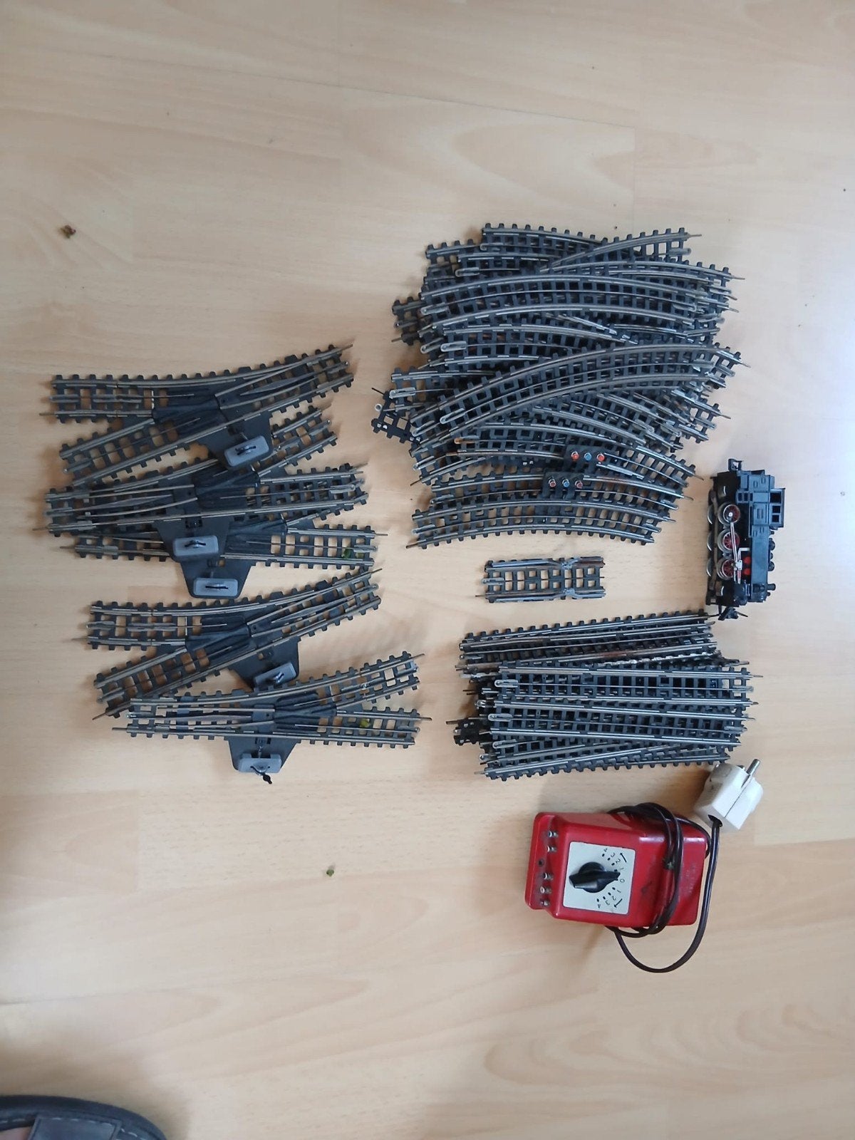 Grote partij modelspoorrails met wissels en trafo, Hobby en Vrije tijd, Wisselstroom, Gebruikt, Rails, Ophalen of Verzenden
