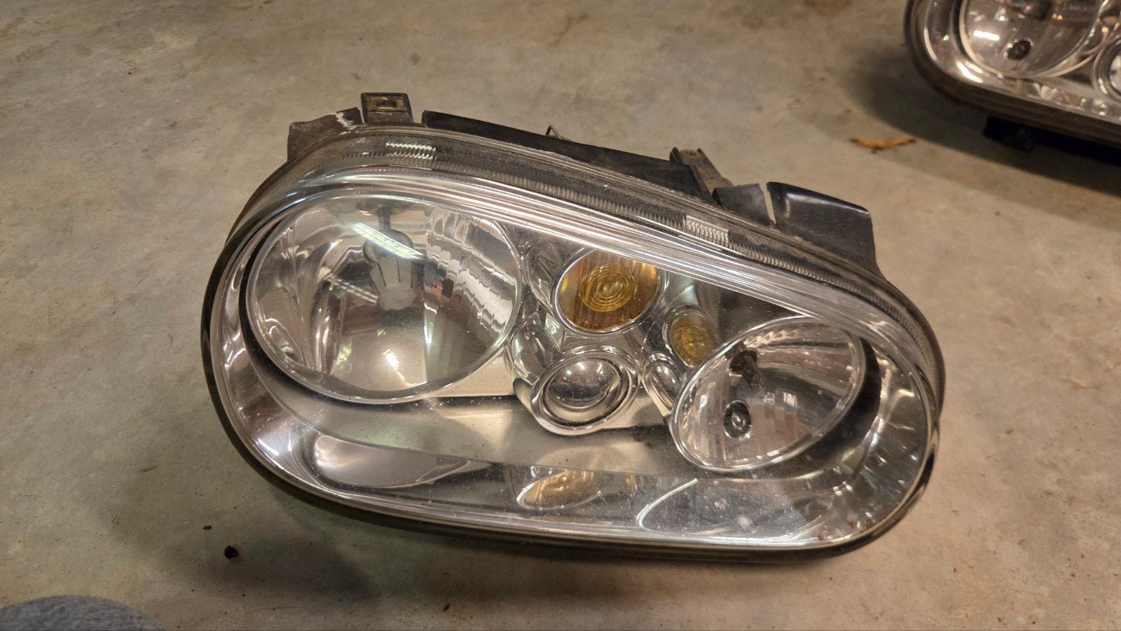 linkerLamp Van een Vw Golf 4 1 gebroken ophanging 1999, Ophalen, Gebruikt, Volkswagen