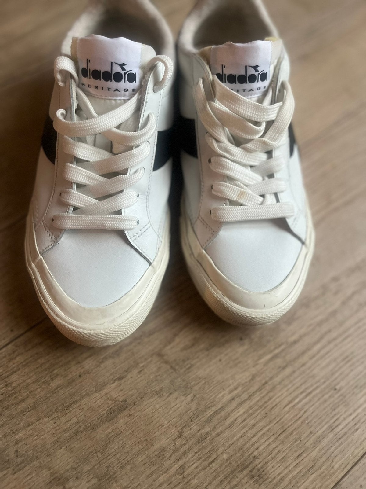 Diadora Heritage Sneakers - Wit met Zwart, Kleding | Dames, Schoenen, Wit, Ophalen of Verzenden, Sneakers of Gympen, Gedragen