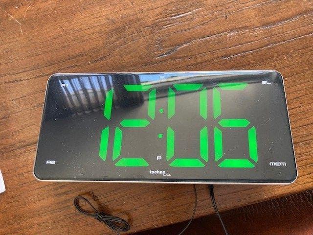klokradio wekkerradio WT 486 LED eventueel v slechtzienden, Ophalen of Verzenden, Nieuw, Radio
