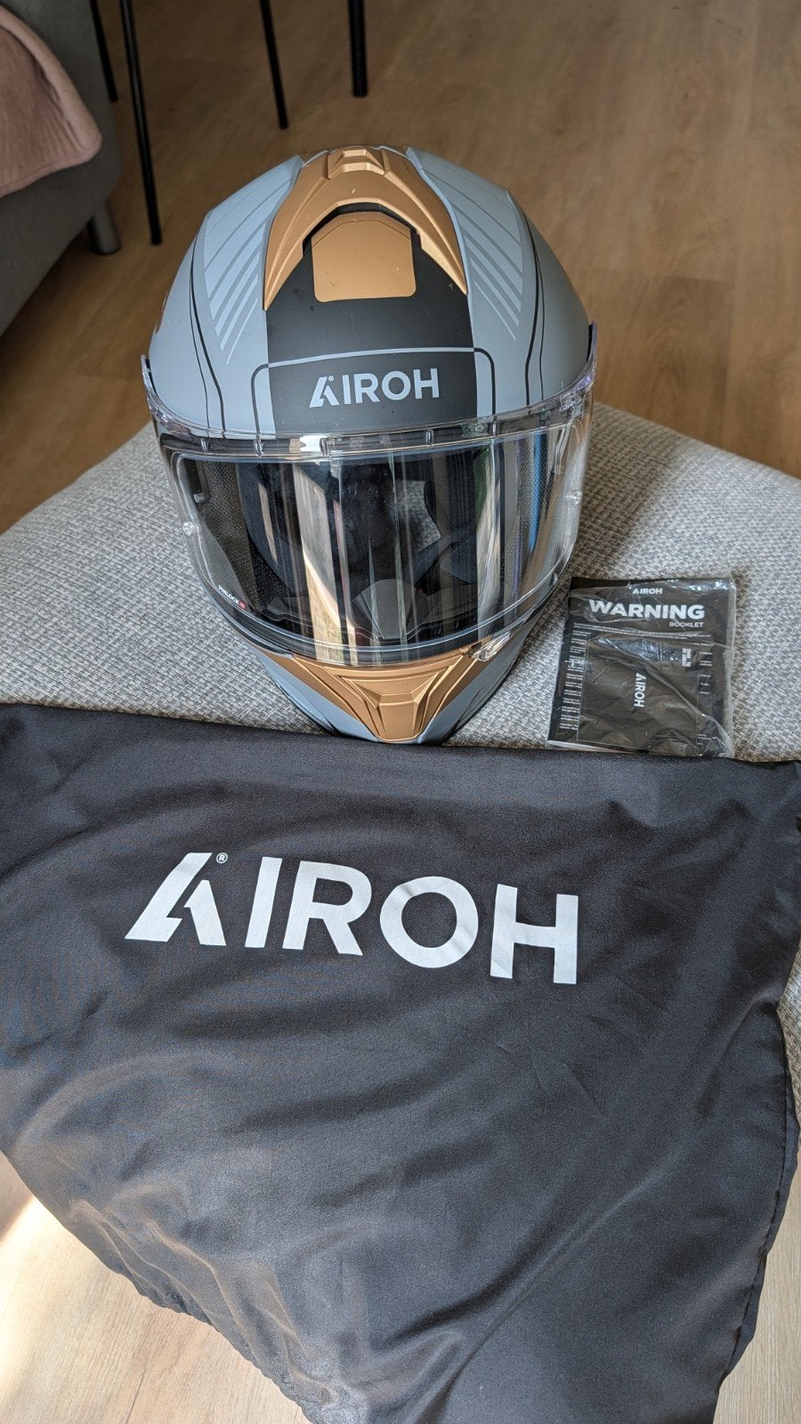Airoh Integraalhelm - Zo goed als nieuw met lichte krasjes, Motoren, Kleding | Motorhelmen, Overige merken, Heren, Ophalen of Verzenden
