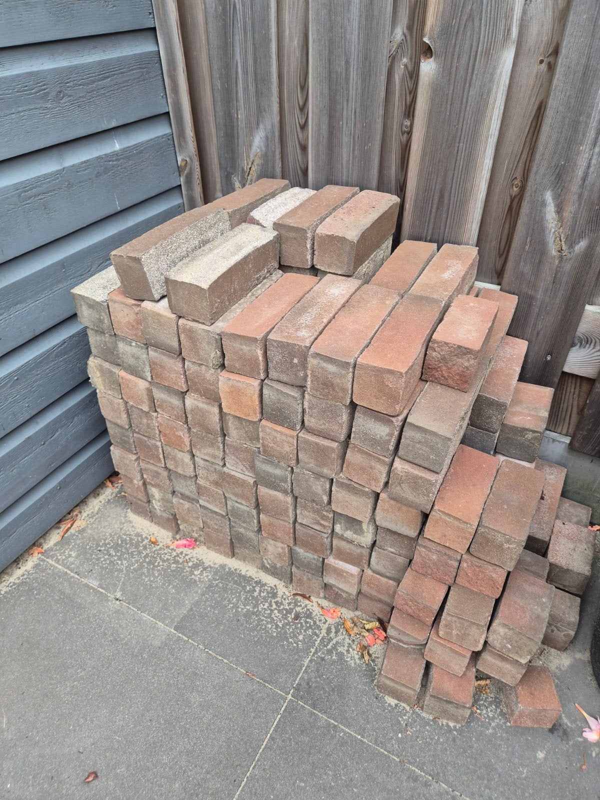 Gratis rode gebakken stenen / klinkers ophalen, Tuin en Terras, Ophalen, Overige materialen, Klinkers, Zo goed als nieuw