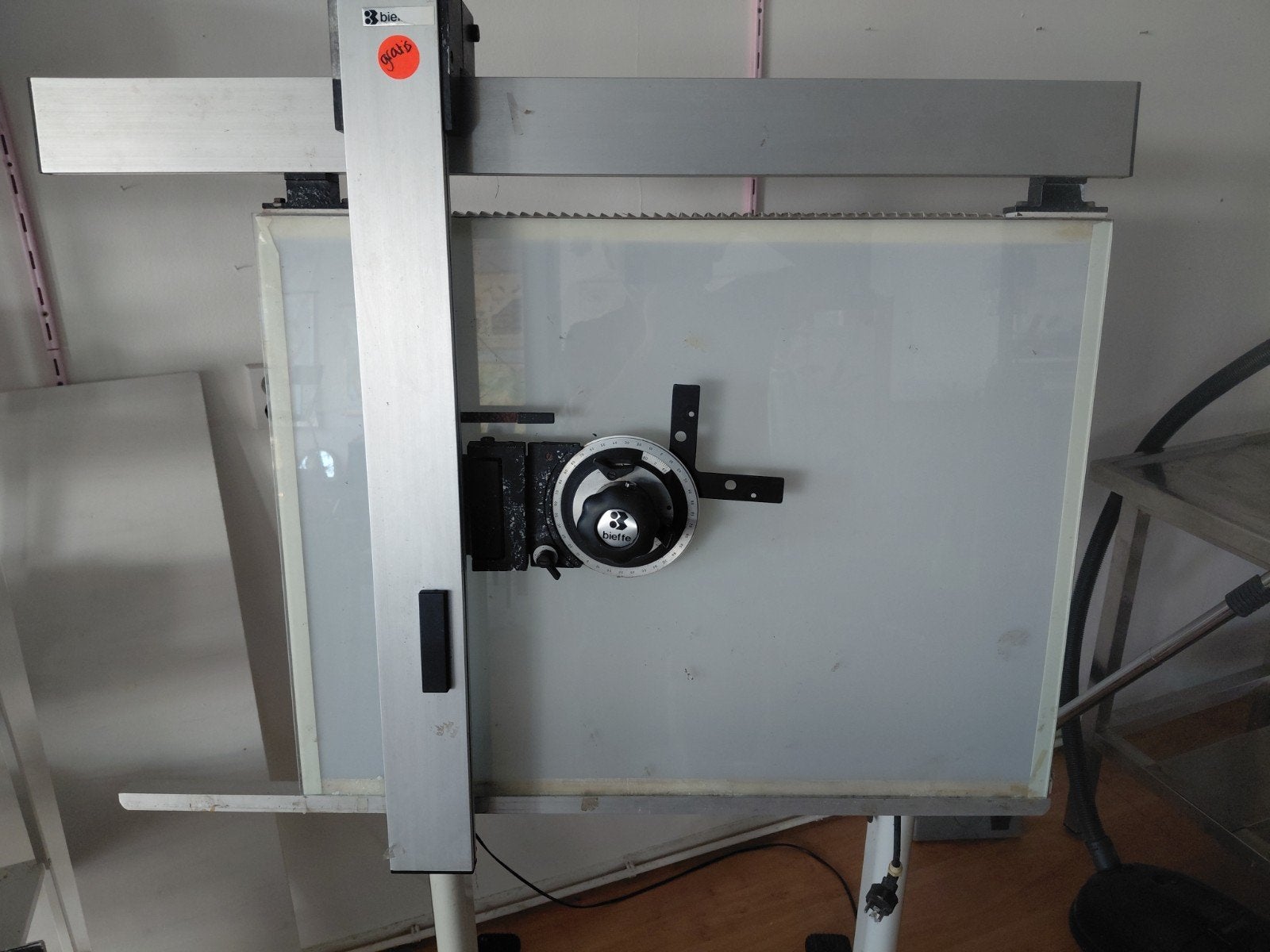 Tekentafel met verlichting en parallelle liniaal, Ophalen, Gebruikt, Minder dan 130 cm, Verlichting